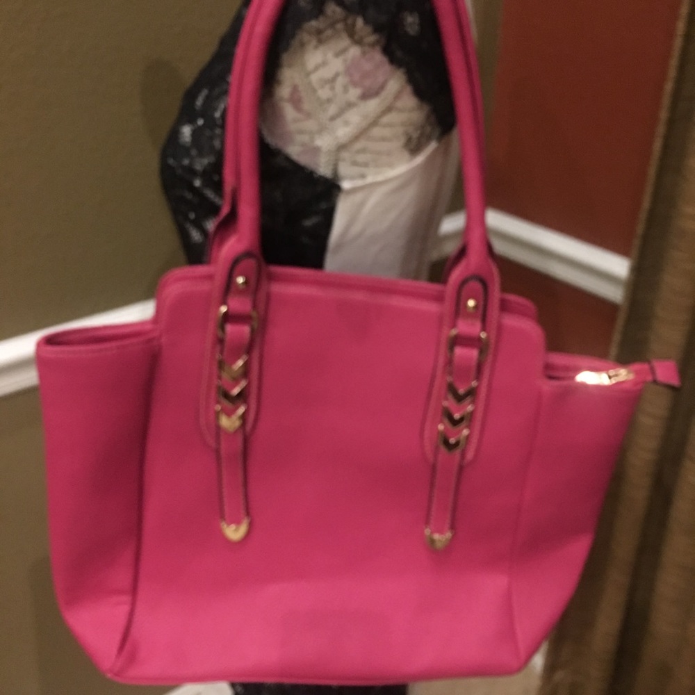 NWT Large Mark Ceil pink, very spacious.
